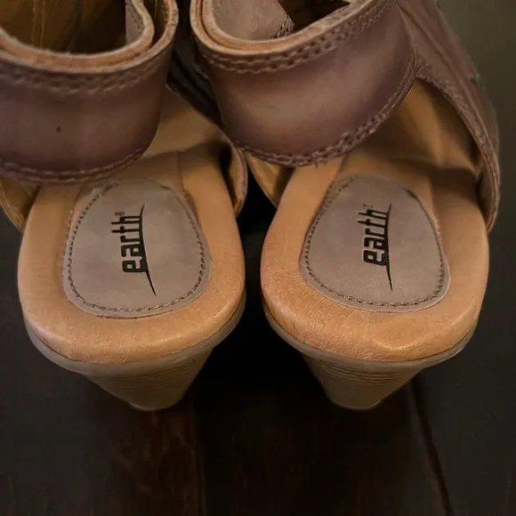 Earth women’s Libra heels - Picture 7 of 10